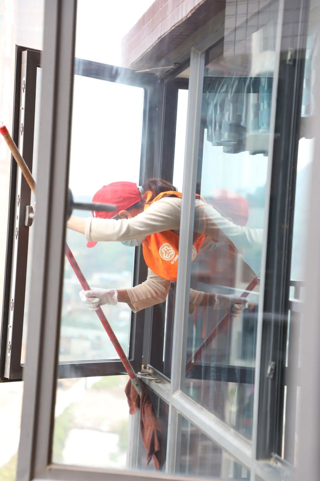 您家的活我来干免费家政服务送到珠海斗门这位援鄂英雄家里