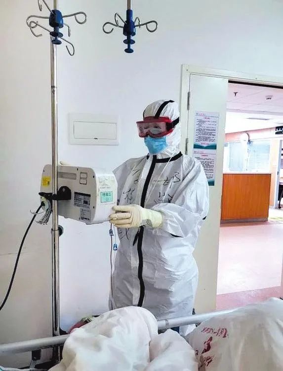 邯郸支援湖北医疗队英雄谱李桂敏脸上的红痕是你最好的妆容