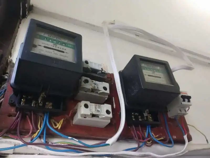 存在安全隐患!老弄堂改造老旧木质电箱_澎湃号·政务_澎湃新闻-the pa