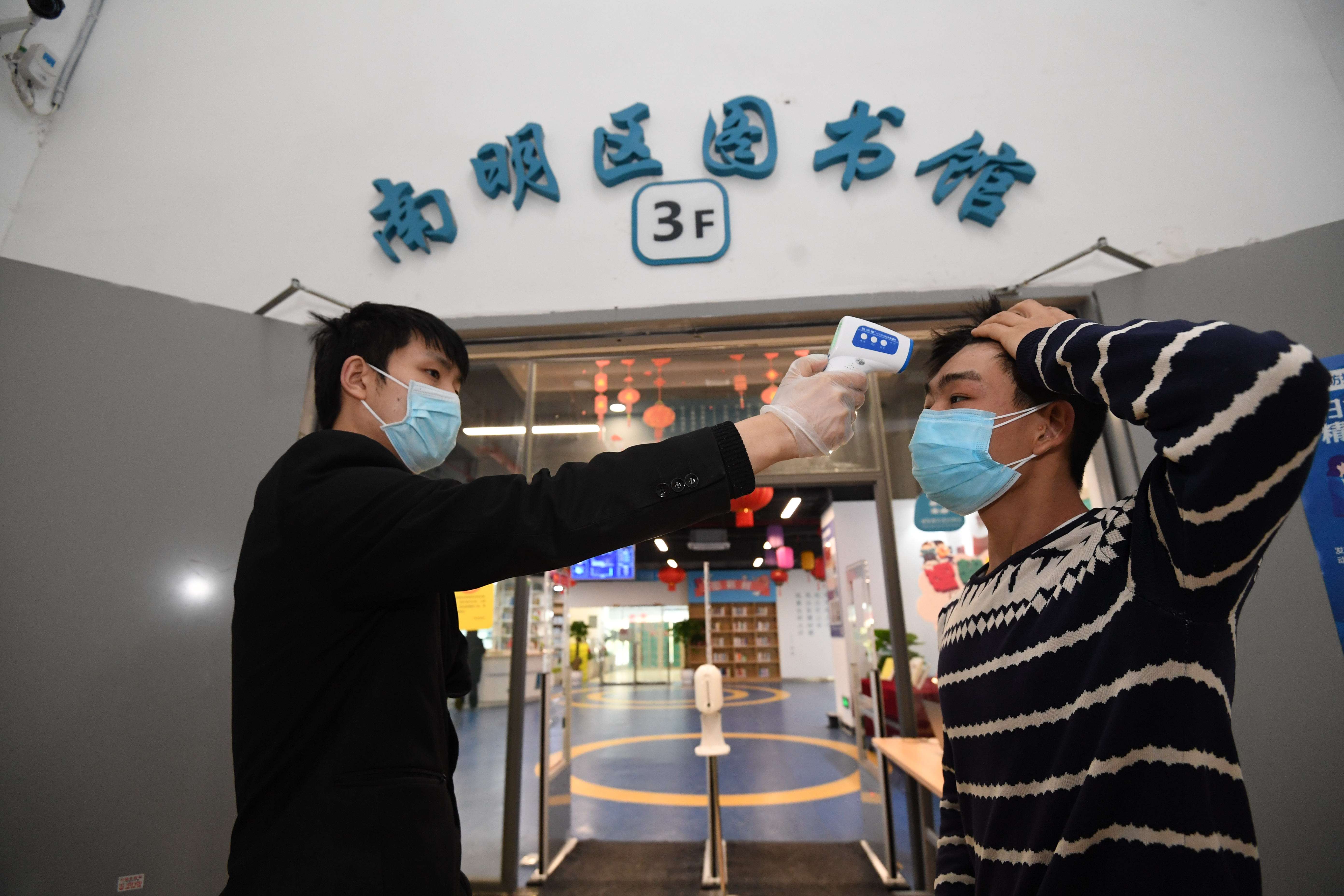 南明区图书馆用细致周到的服务为读者保驾护航