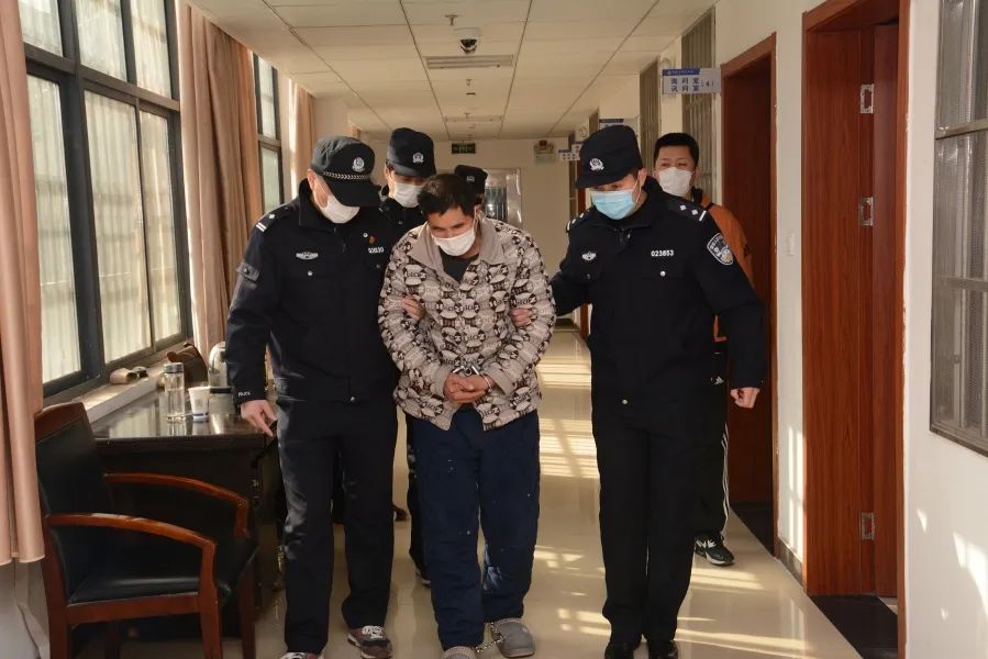 春雷行动20年前残忍杀害母子两人这名逃犯被抓