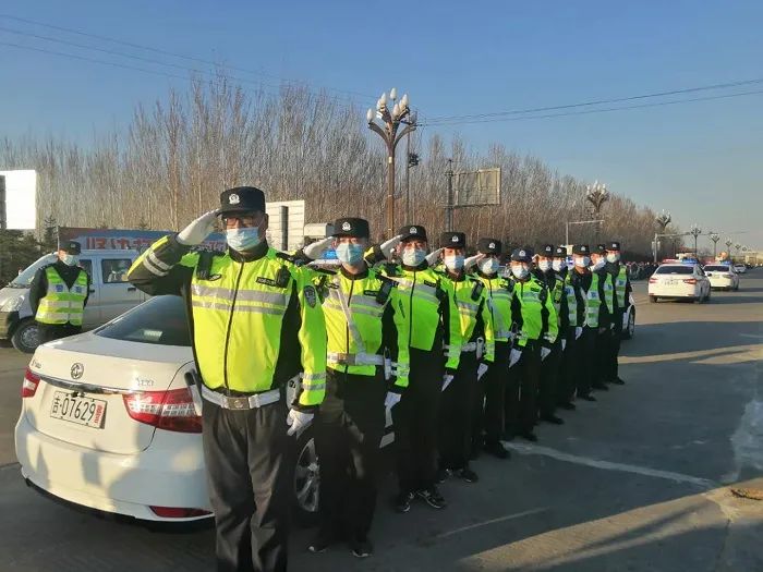 4月11日17时,大安交巡警大队全警出动,大队长张怀乾,教导员阮东及大队