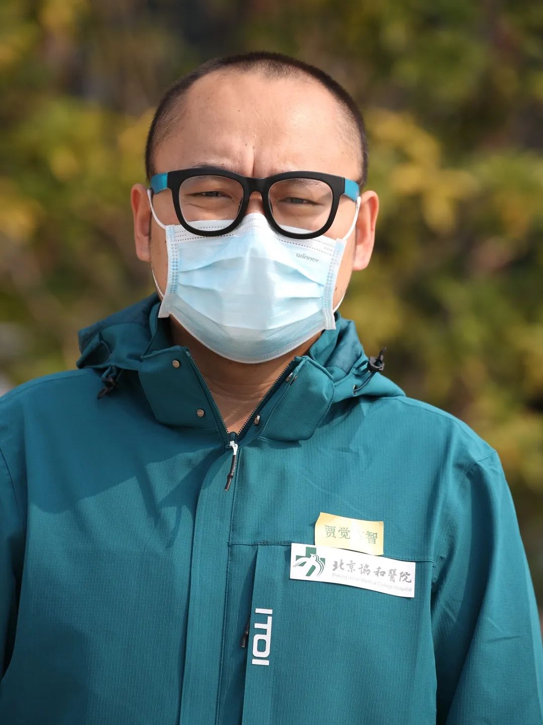 央视主播念情诗致敬186名协和英雄左滑照片看清他们的面容