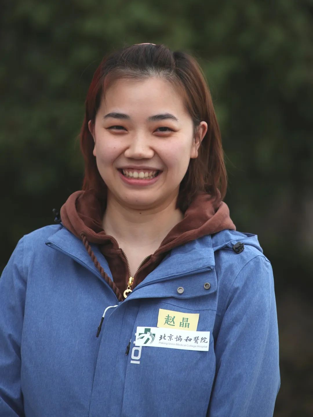 央视主播念情诗致敬186名协和英雄左滑照片看清他们的面容