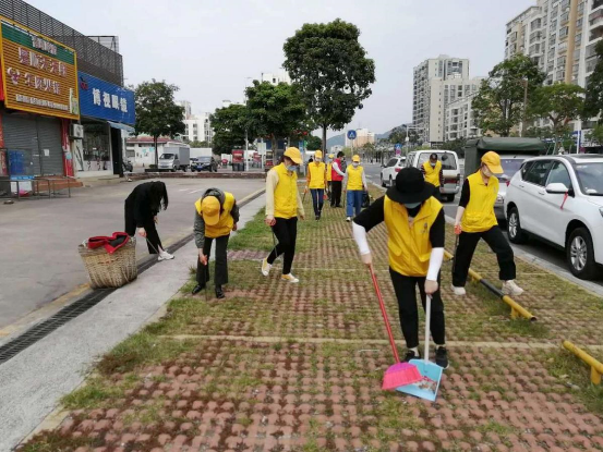 黄马甲红马甲出街了他们是金湾最美风景线