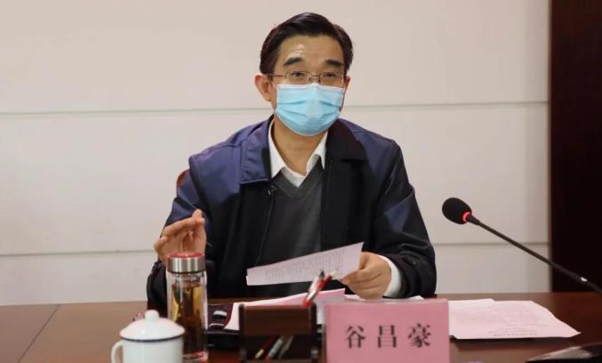 开封中院院长谷昌豪在会上发言