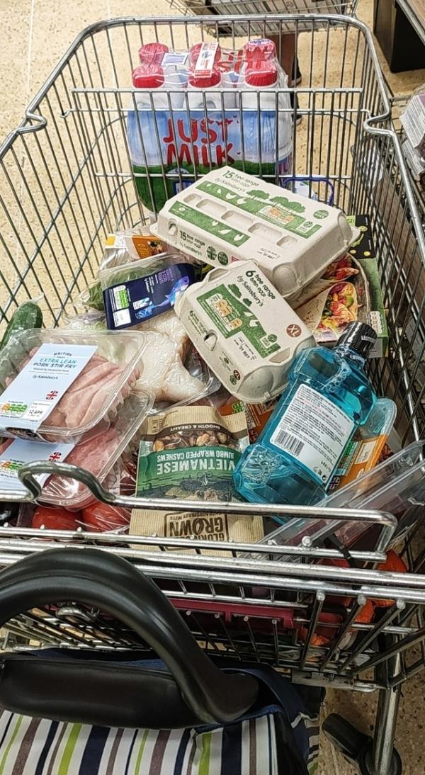 图4 作者在伦敦的超市采购10天的生活物资 (4月9日)
