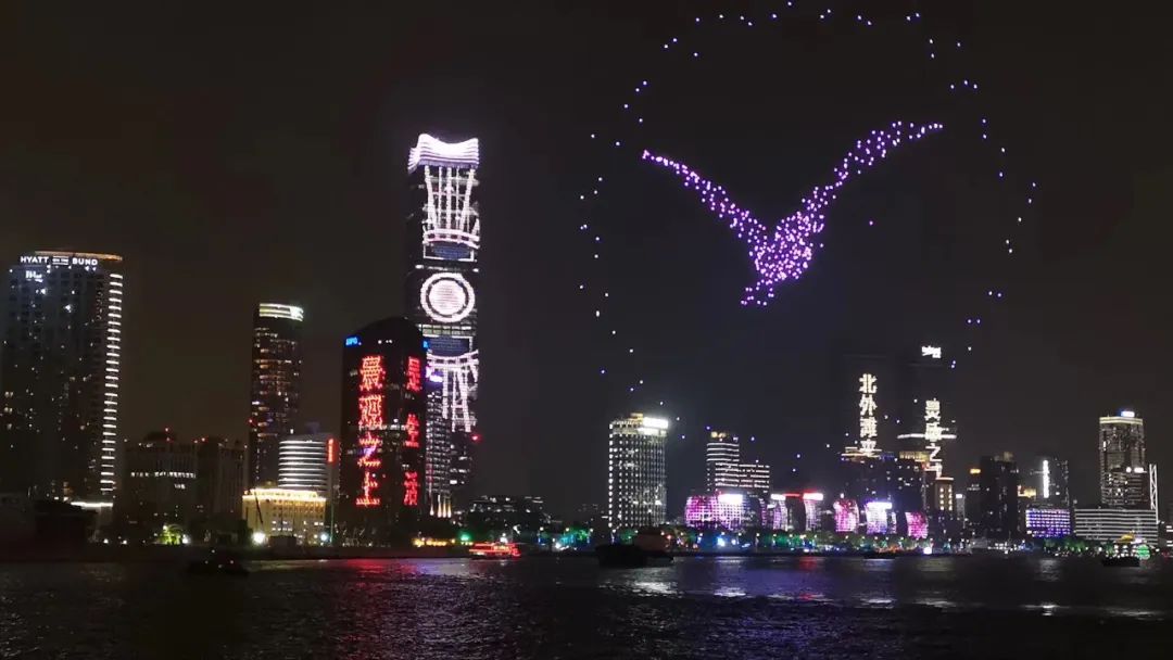 上海浦江两岸最美夜空新颖的"无人机---景观灯光"联动亮点十足回顾整