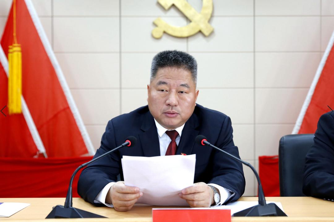 县委书记吴自胜出席会议并讲话,在家的县四套班子领导,县法检"两长"和