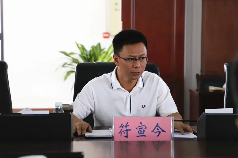 会上符宣今院长对陈雷书记一行的到来表示热烈欢迎,对县委政法委对