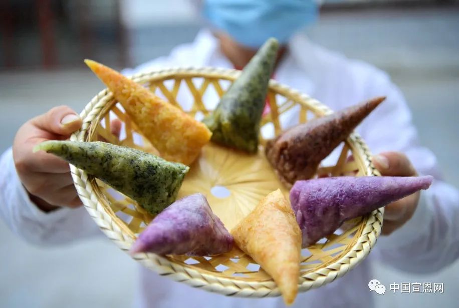 火火火火火,宣恩的五彩粽子火到新华社,上了央视直播间_澎湃号·媒体