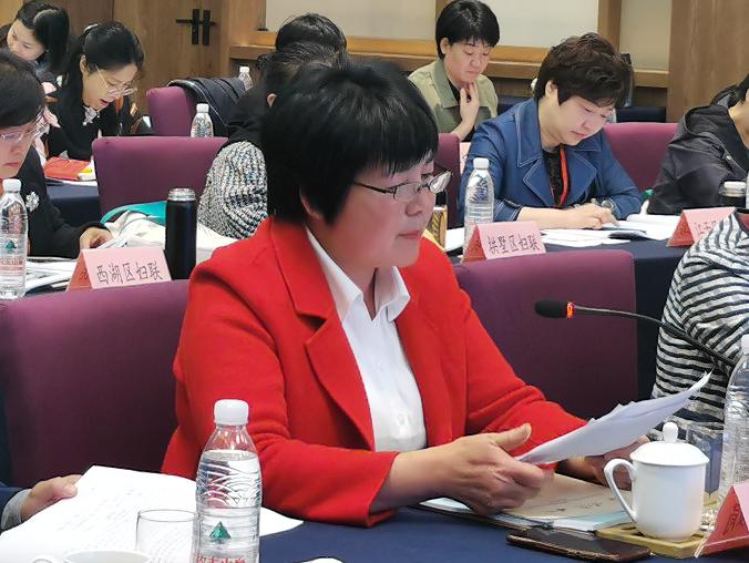 富阳区"公望女管家"负责人朱梅娟对于我们"公望女管家"来说,要脚踏