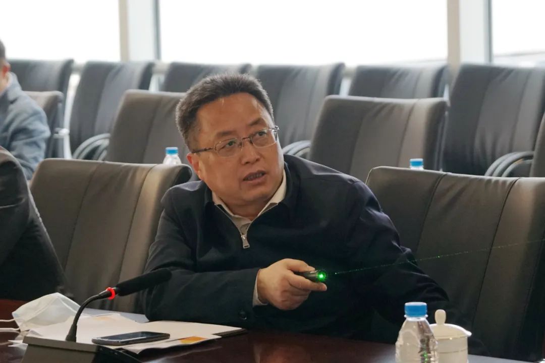 在随后的座谈会上,顾海东对苏州市第二工人文化宫当前的建设秩序,成效