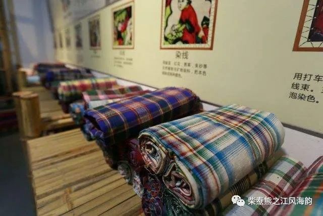 在老一代的崇明人口里,人们把用土布做成的被单被套叫做老布被单.