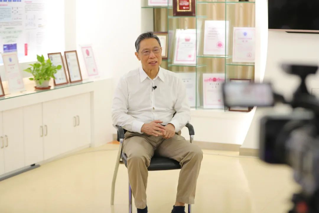 院士说院士钟南山医生看的不是病而是病人