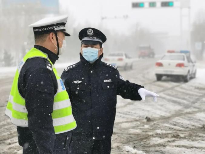 在疫情和雪情面前,龙江县公安局严格落实上级工作部署要求,县政府副