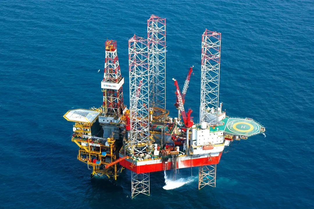 那么海上钻井平台到底是如何3月24日,"海洋石油941"拖航抵达渤中19-6w