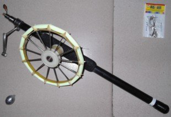武斗竿:延绳钓的一种,通常又称滚钩(钓).
