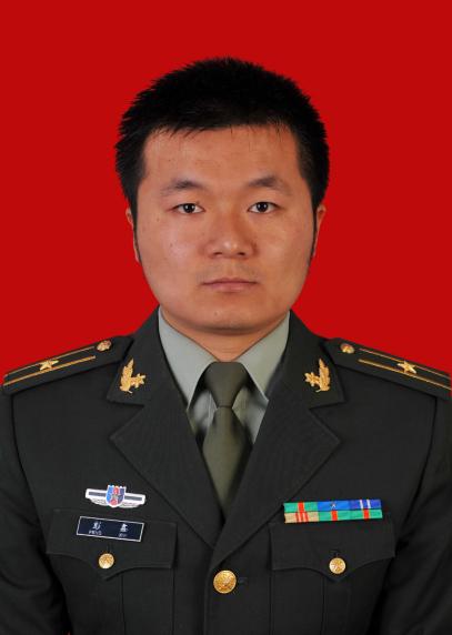 李照隆,商丘市睢县人,2008年9月入伍,现任71622部队杨根思连连长