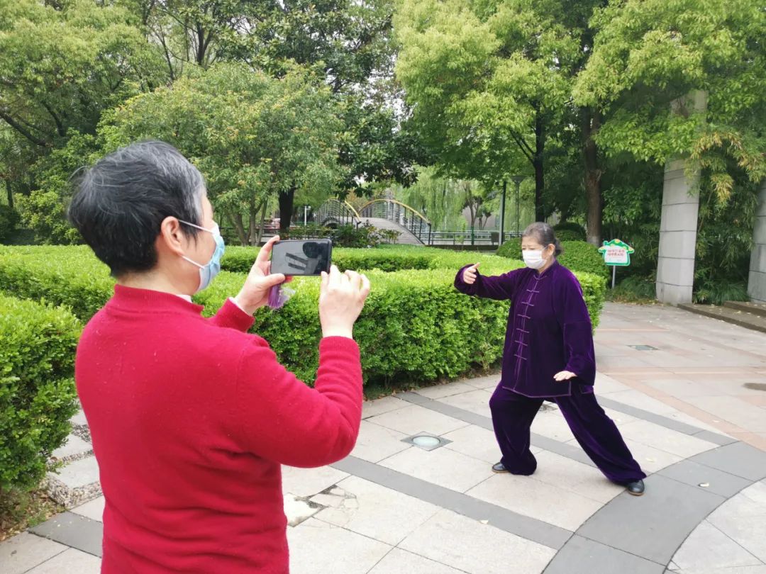 抽铁棍救人游戏(抽铁棍救人的游戏)