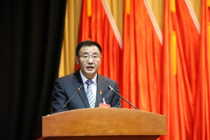 政府副县长于久彦向大会作开鲁县人民政府2020年民