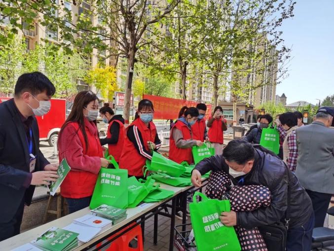 世界地球日珍爱地球倡导环保低碳生活御河社区开展世界地球日宣传活动