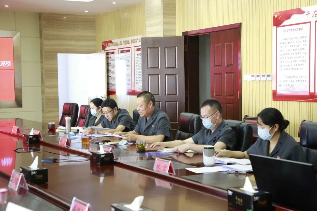 楚雄市人民法院公开开庭审理代某军等15人恶势力犯罪集团案40余名人大