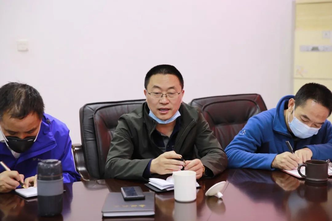 执行局负责人黄天军汇报了涉黑恶案件"打财断血"被