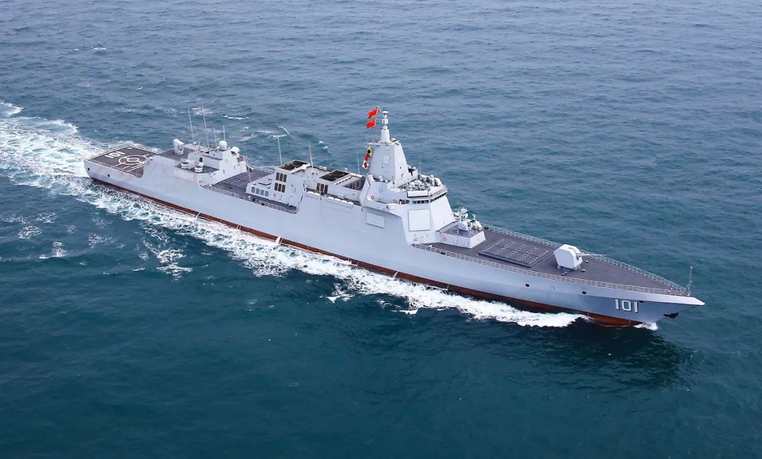 人民海军两代101舰人民海军的未来被"遥远"的炮火惊醒.