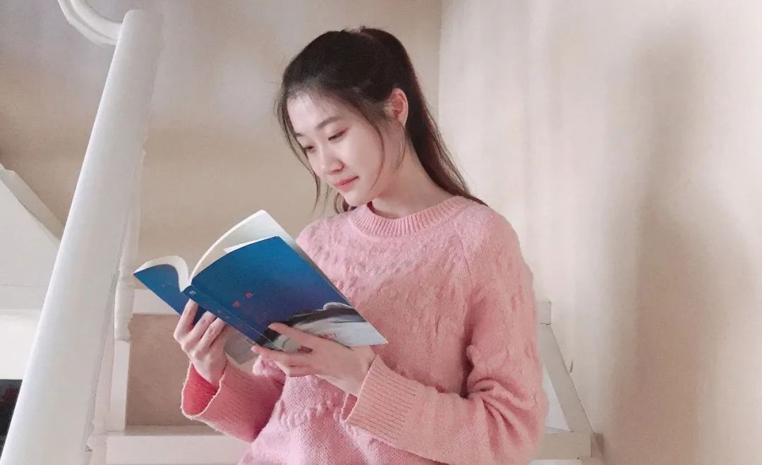 世界读书日,由我来分享.大家好,我是主播李婉婷.