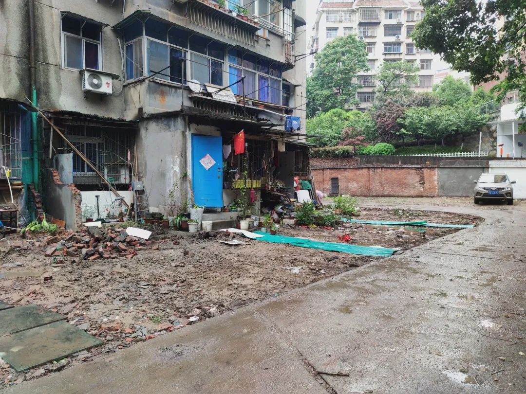 西陵街道联运小区向脏乱差开刀