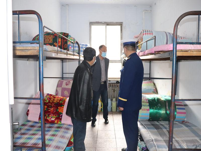 兴隆县一中,职教中心开学在即,为了让广大师生吃上"放心饭,健康餐",县