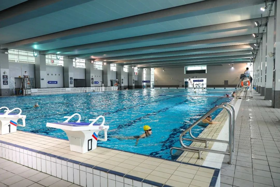 浦东54家游泳场所已开放,游泳须办好健康承诺卡!