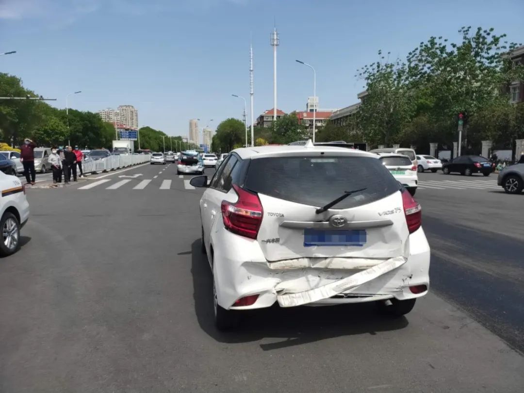 交通事故今天上午11点左右2020-04-25 12:54天津广播电视台官方澎湃号