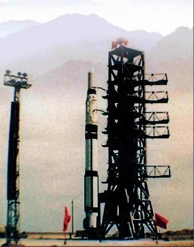 国防科委召集各部门责任人座谈中国发射人造卫星的必要性和可行性