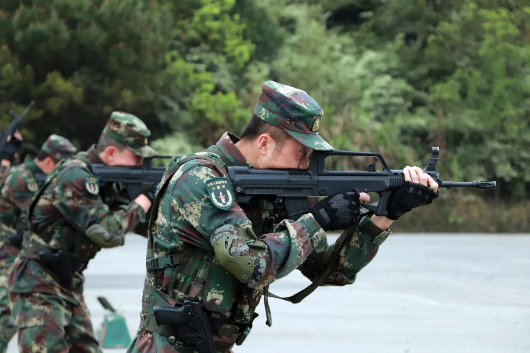 火箭军特战精兵训练日常,保证让你热血沸腾