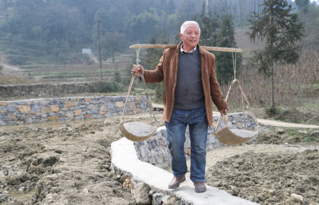 王昌东 ‖ 山高人为峰——珙县玉和苗族乡杨家村"当代愚公"叶汝民扶贫