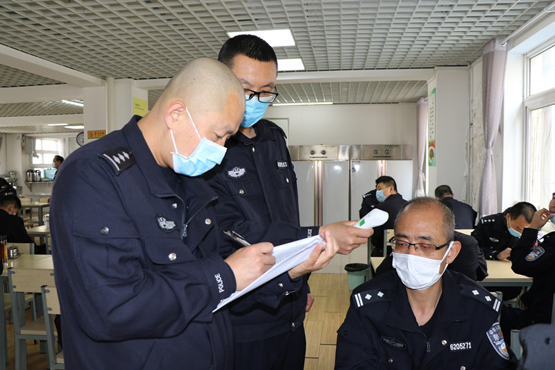 备勤疫情防控的安全阀备执勤的加油站