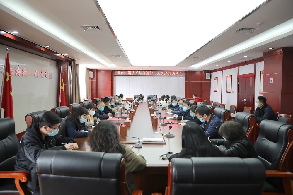 4月26日,昭通市中级人民法院党组成员,副院长周必仁对分管部门进行