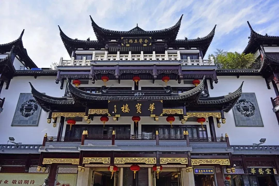 华宝楼作为上海最负盛名的古玩市场之一,于1994年8月作为豫园商城一期