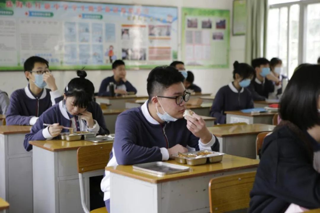 我们回来啦金湾区首批学子返校第一天是这样的