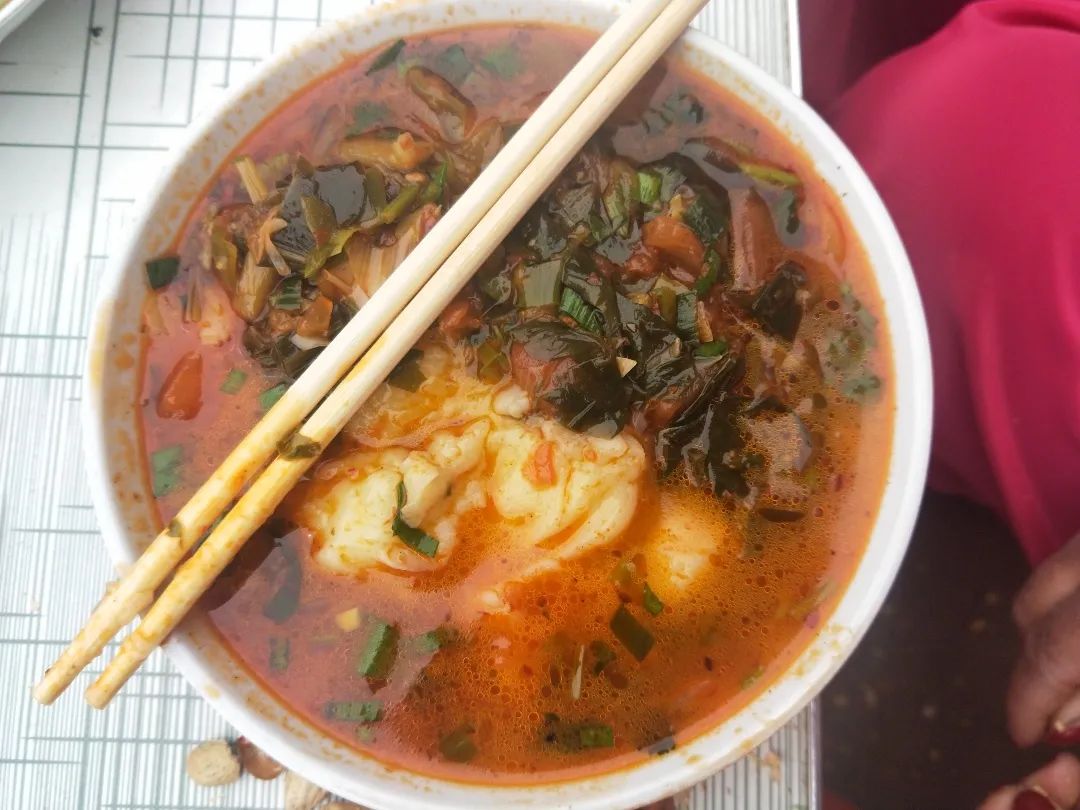 吃在黄龙酸菜搅团搅一碗乡思许千里团圆