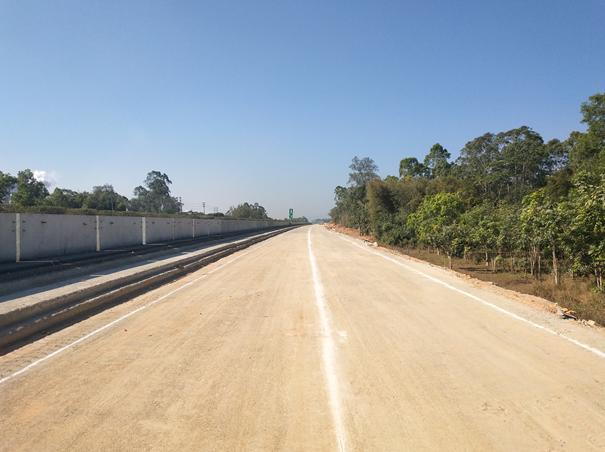 开阳高速改扩建项目路基弯沉,碎石改善层厚度,平整度,宽度,高程和横坡