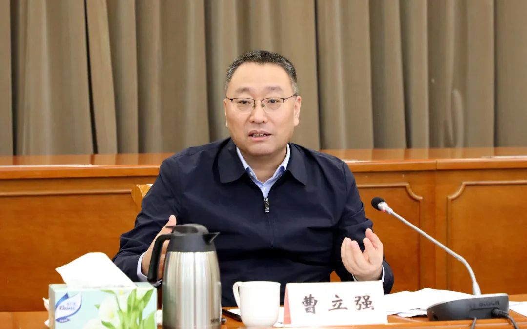 区委书记曹立强与青年干部面对面话成长谈发展,要求在平凡岗位上做出