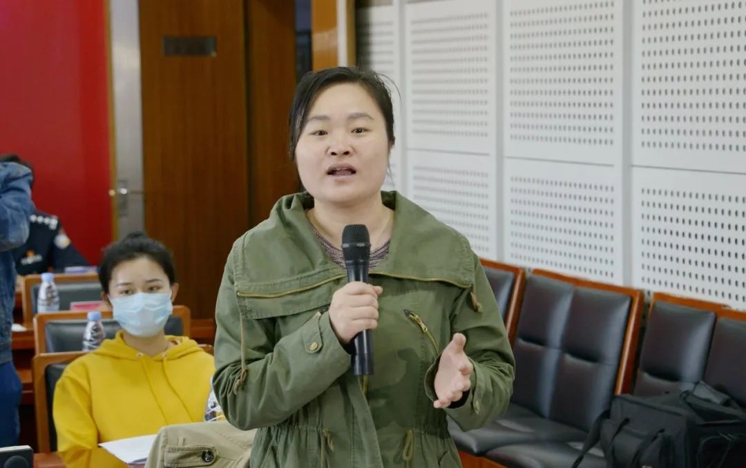 安徽电视台新闻联播 许敏:发布会中提到"一盔一带"安全守护行动,我有