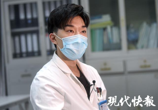 视频拍中国医生上热搜90后男神医生拒绝标签