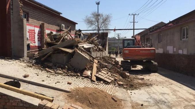 创城进行时出重拳抓实效小王庄镇开展违法建设集中拆除专项行动