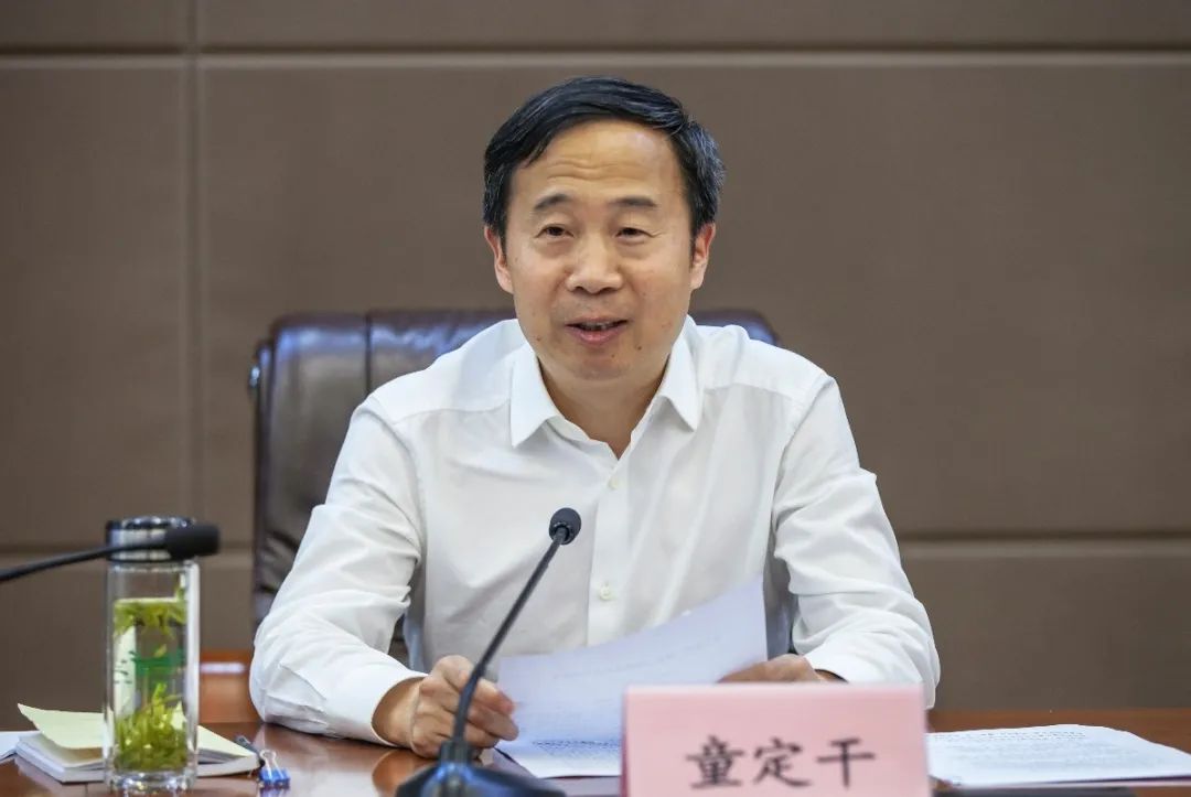 市委书记童定干深情寄语建德青年:1.