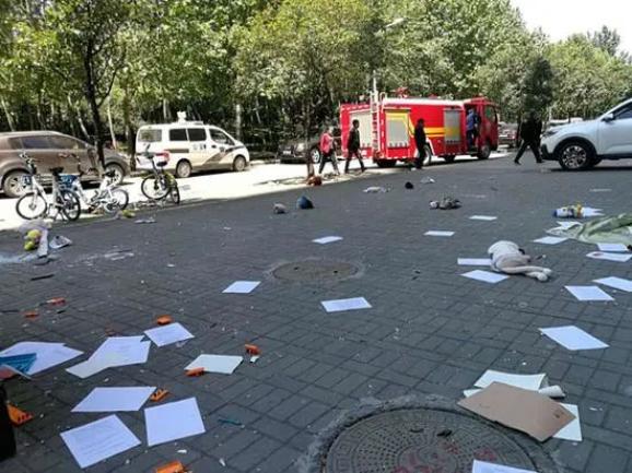 河南一小区居民楼发生爆炸 男子从17楼甩出当场身亡 媒体 澎湃新闻 The Paper