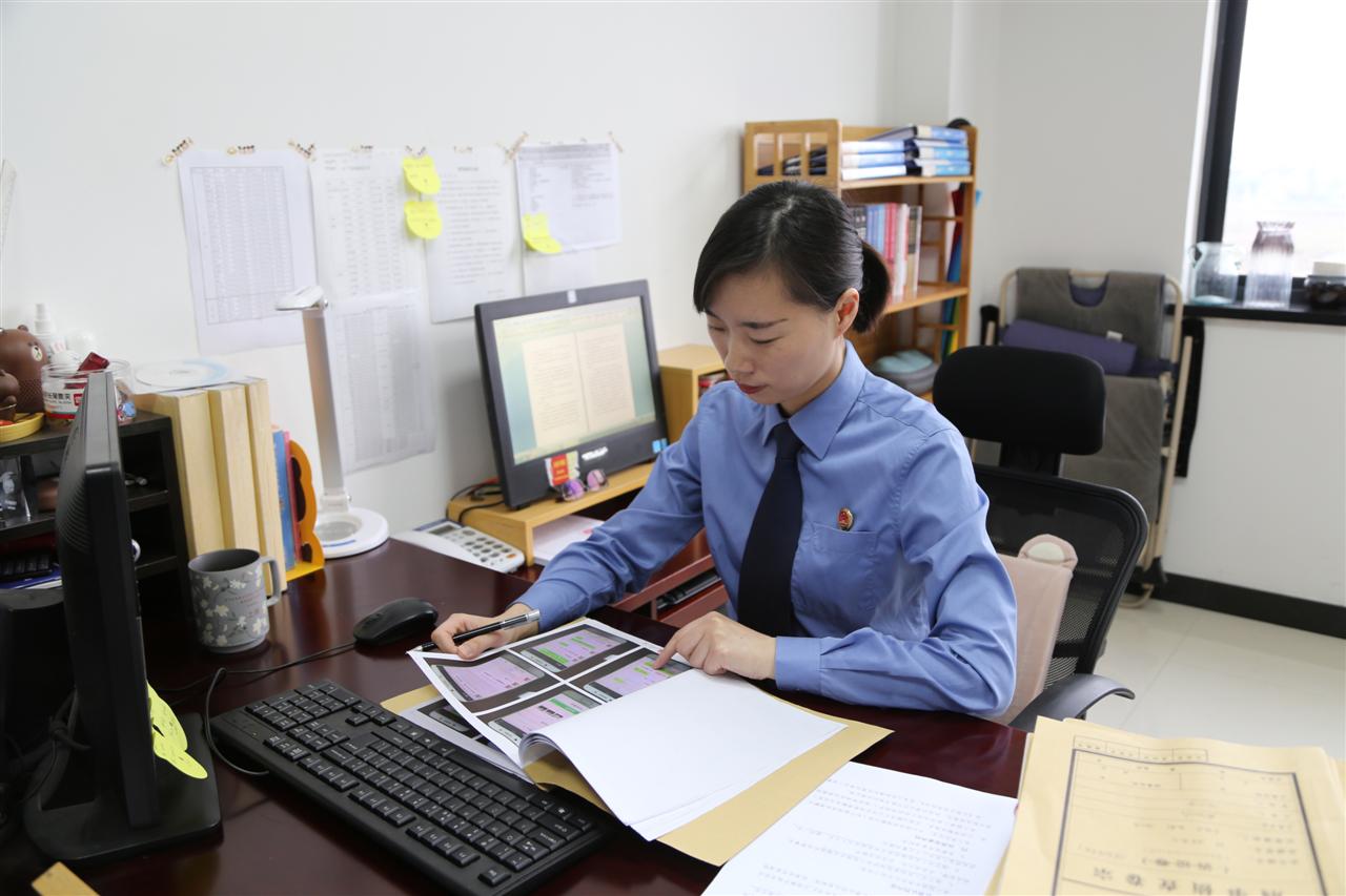 公司法务年入百万满嘴跑火车的他设下一场情感骗局